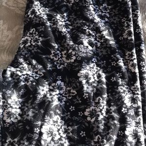 Black and White Lularoe OS leggings